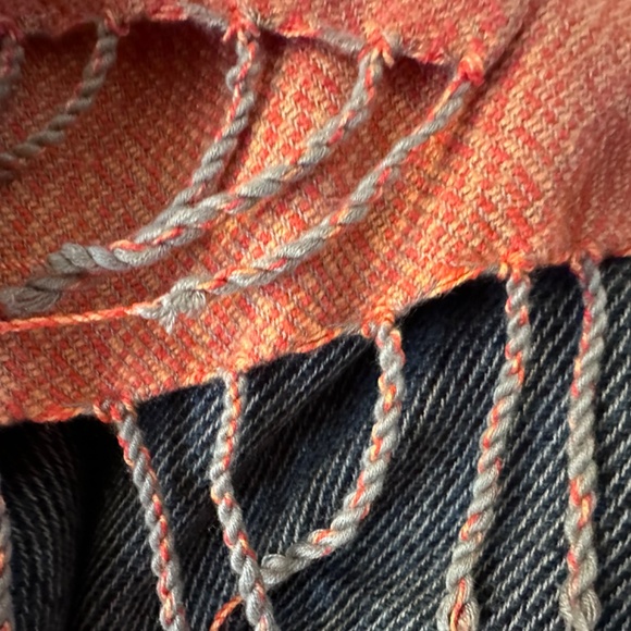 Woman’s GAP Scarf - Picture 8 of 8